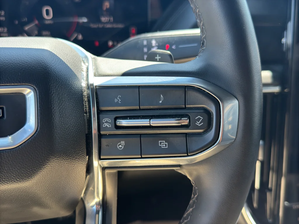 Used 2025 White GMC Denali image 37