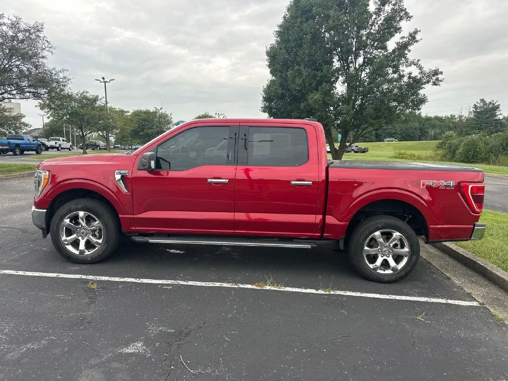 Used 2021 Red Ford XLT image 10