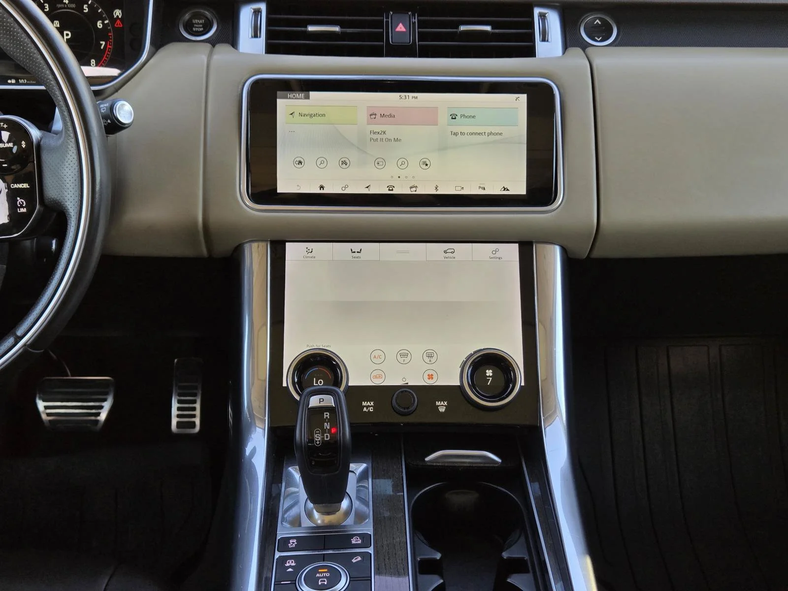 Used 2019 Fuji White Land Rover Dynamic image 32