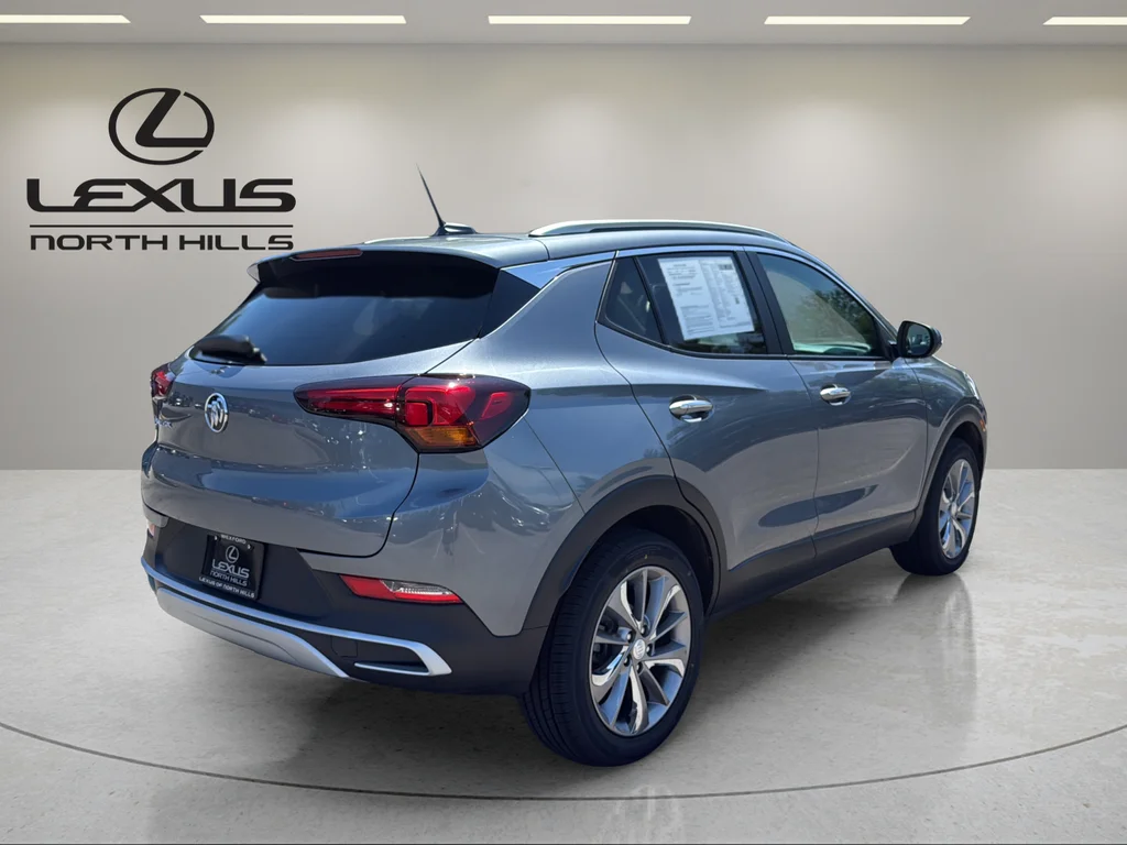 Used 2021  Buick Select image 6