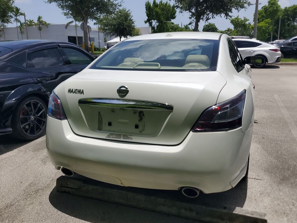 Used 2013 White Nissan 3.5 SV image 8