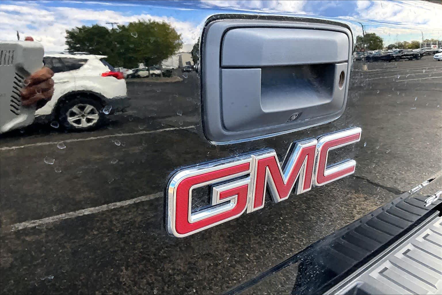 Used 2018 Onyx Black GMC SLT image 28
