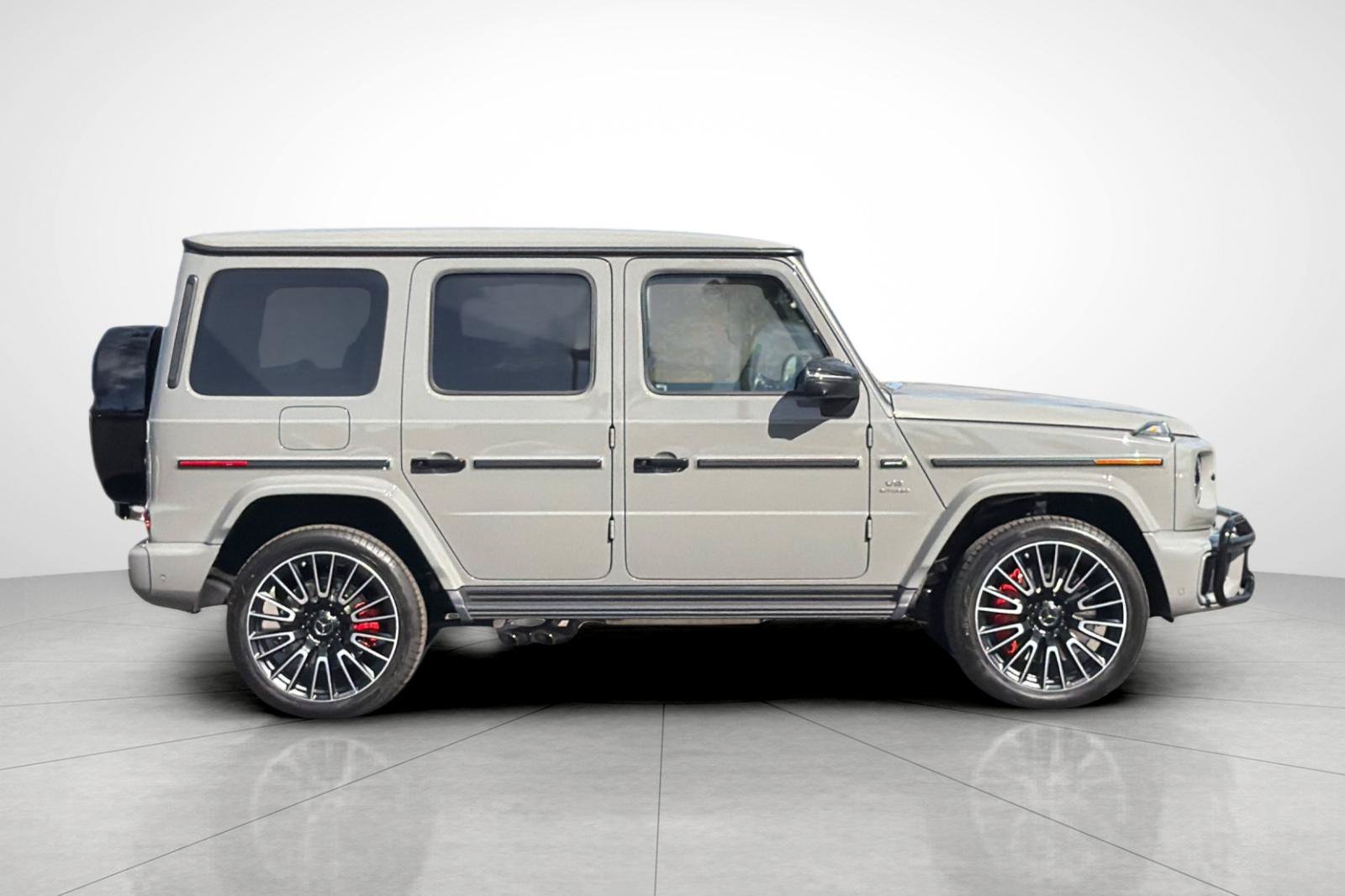 New 2027 MANUFAKTUR Arabian Grey Non- Metallic Mercedes-Benz G 63 AMG® image 32