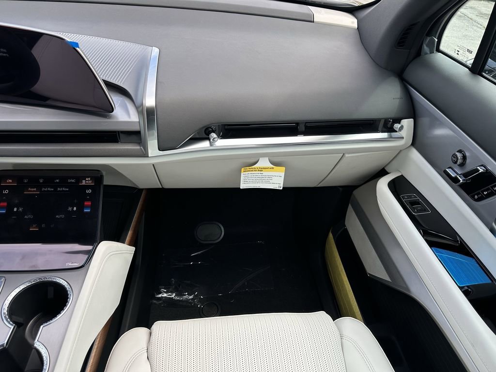 2026 Cadillac VISTIQ Sport - Photo 13