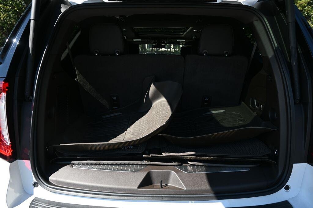 Used 2021 White Frost Tricoat GMC Denali image 25