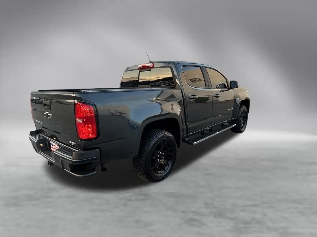 Used 2018 Graphite Metallic Chevrolet LT image 4