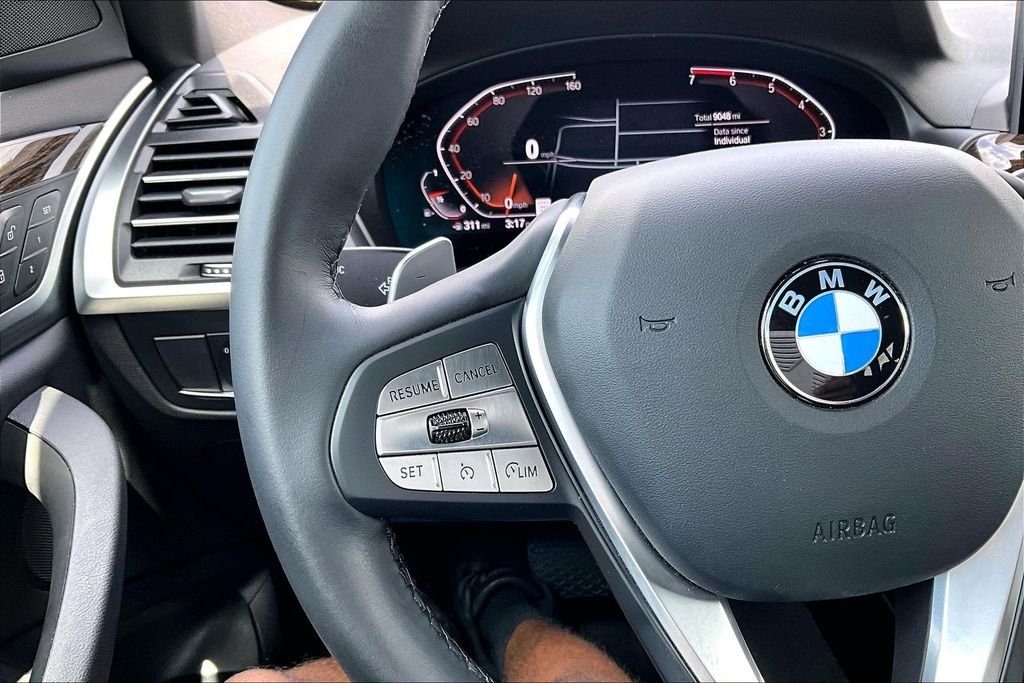 Used 2025 White BMW xDrive30i image 9