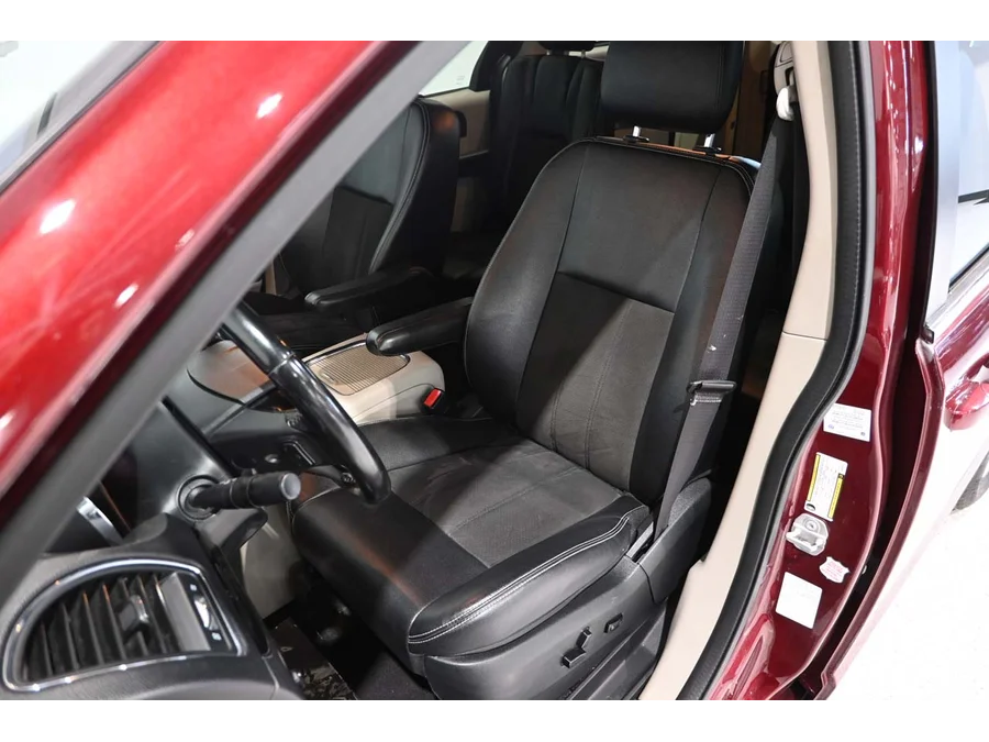 Used 2020 RED Dodge SXT Mobility Handicap Van image 14