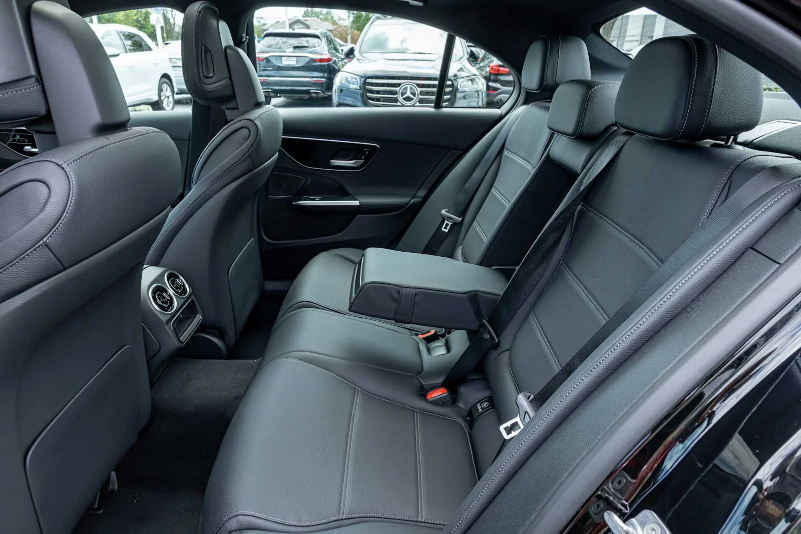 2025 Mercedes-Benz C-Class Sedan C 300 - Photo 21