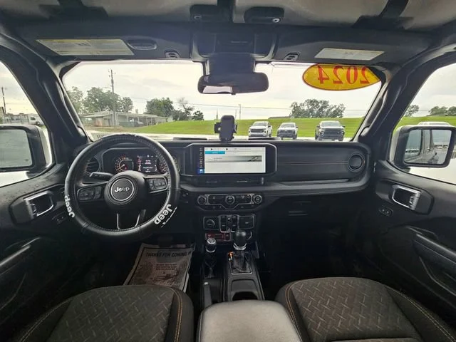 Used 2024 Green Jeep Mojave image 12