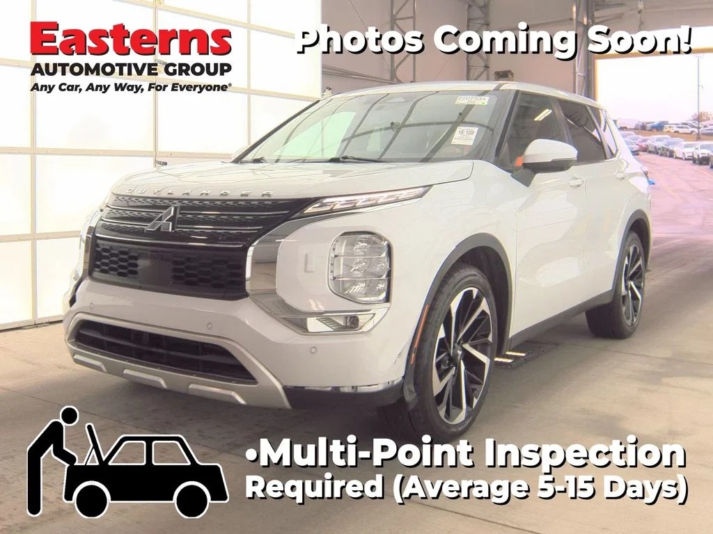 Used 2022 White Mitsubishi SE image 1