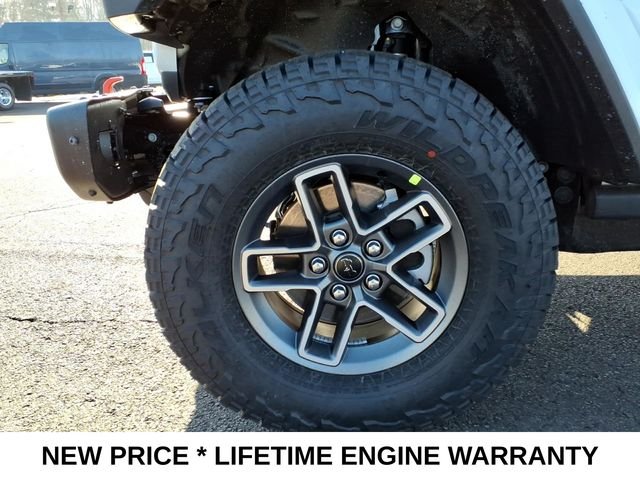 New 2026 Bright White Clear-Coat Exterior Paint Jeep Mojave image 9
