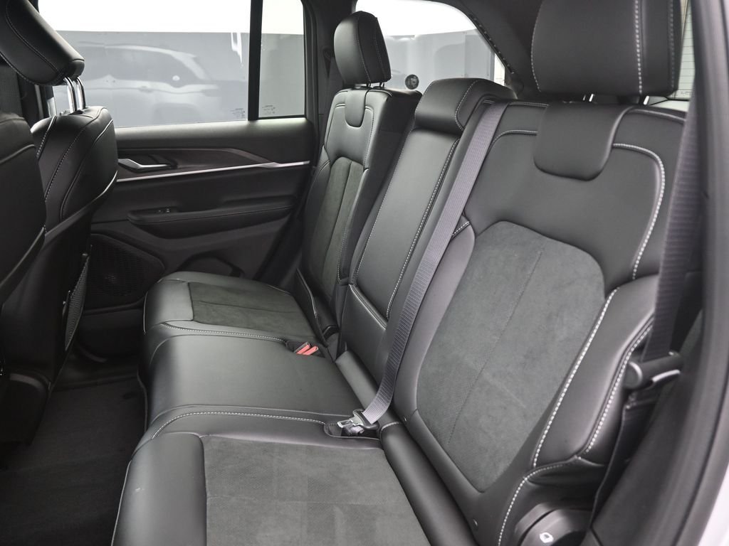 New 2026 Silver Zynith Exterior Paint Jeep Altitude image 23