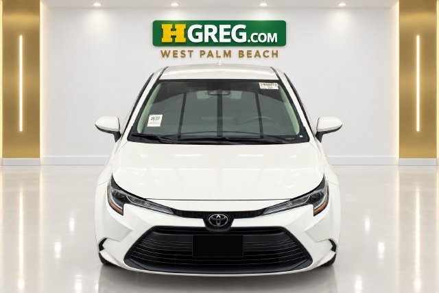 Used 2025 Ice Cap Toyota LE image 5