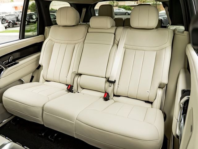 New 2026 Ostuni Pearl White LAND ROVER SE 7 Seats image 22