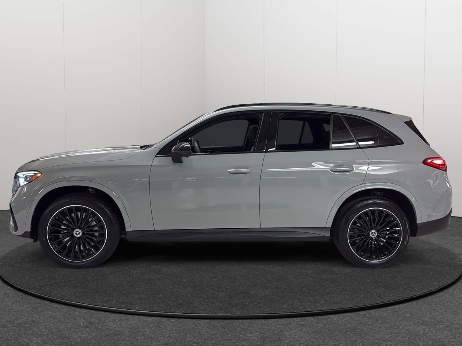 New 2026 MANUFAKTUR Alpine Grey Mercedes-Benz GLC 300 image 3