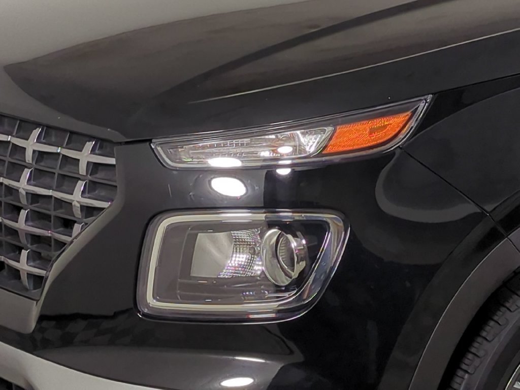 2025 Hyundai Venue SEL - Photo 12