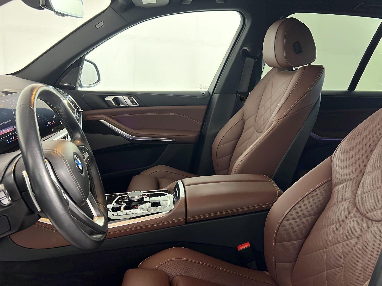 Used 2025 Black Sapphire Metallic BMW xDrive40i image 2