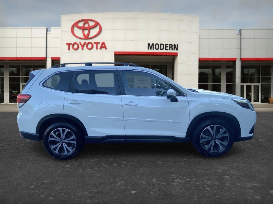 Used 2022 Crystal White Pearl Subaru Limited image 4