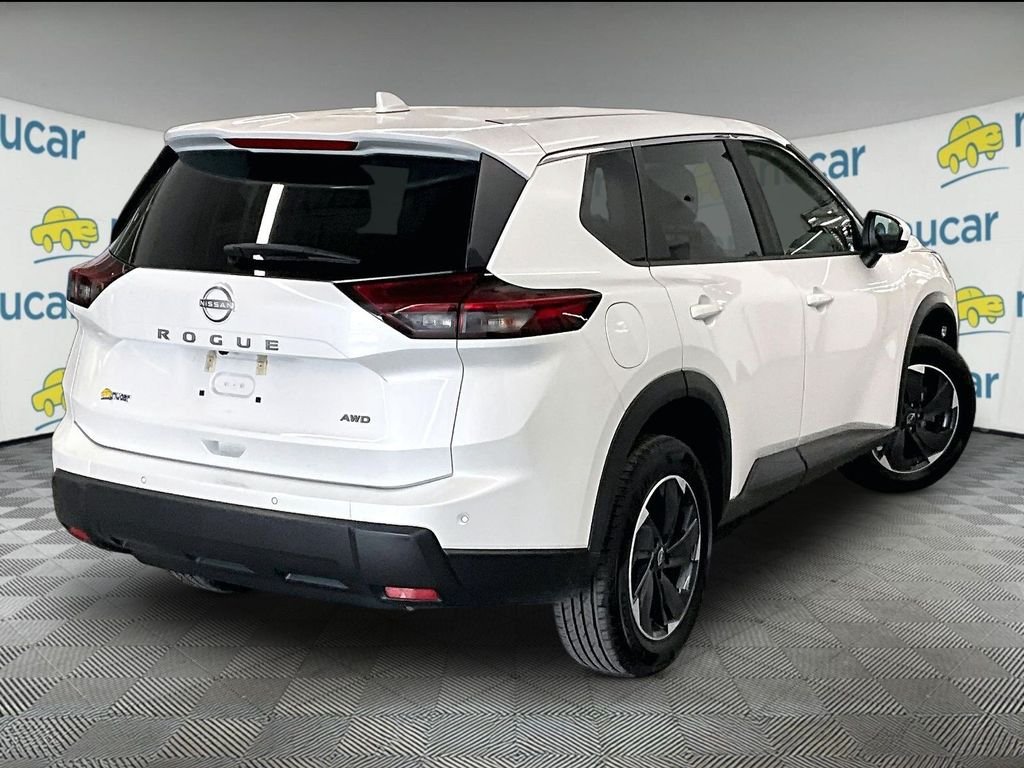 Used 2025 Everest White Pearl Nissan SV image 6