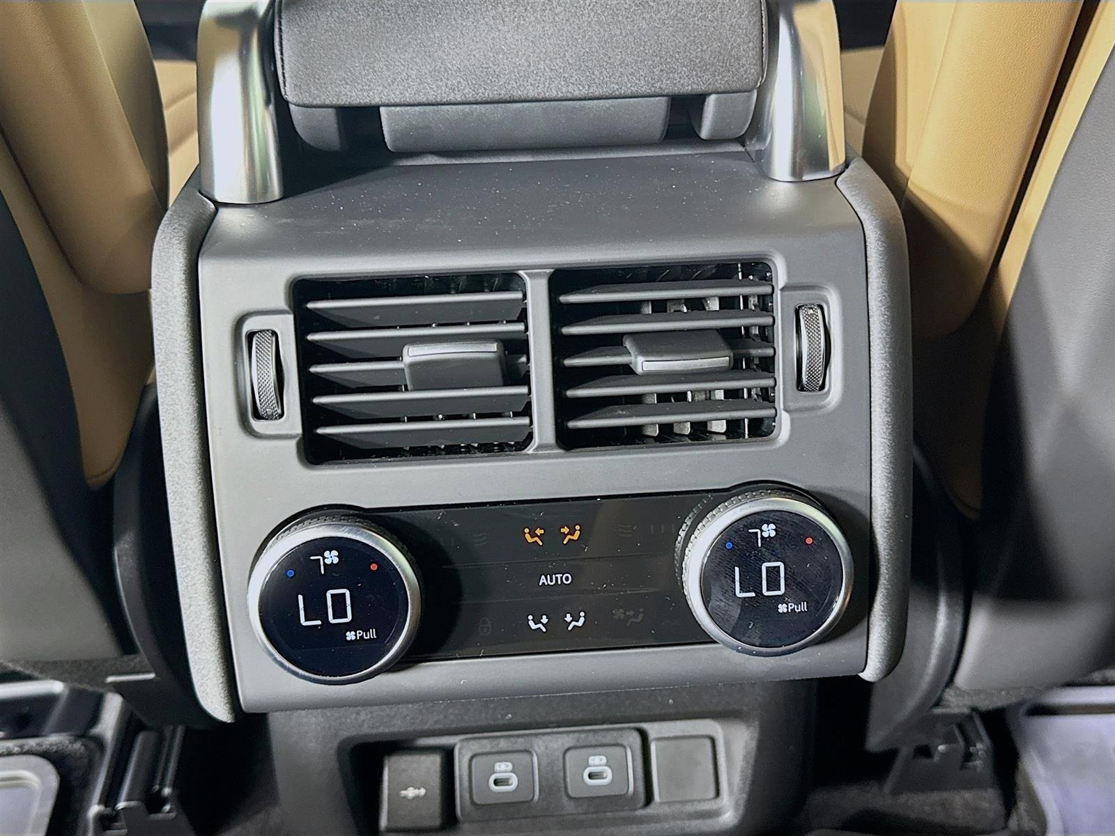 Used 2025 Fuji White Land Rover Dynamic SE image 27