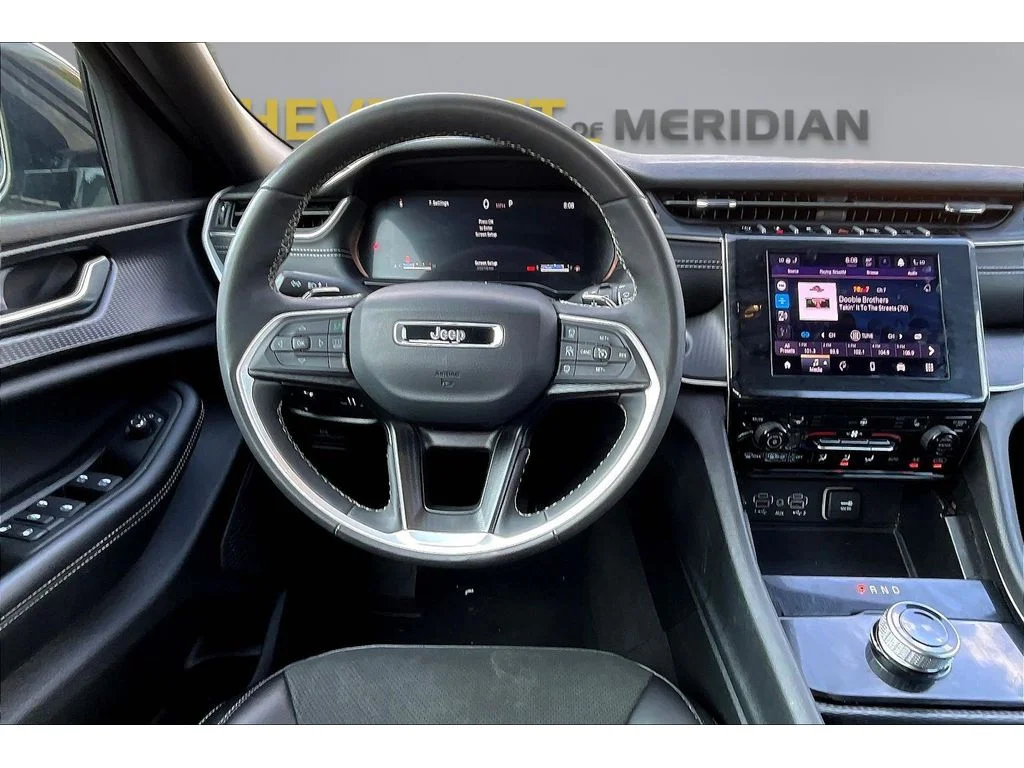 Used 2025  Jeep Altitude image 5