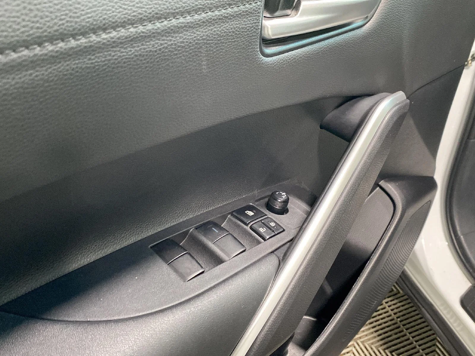 Used 2024 Wind Chill Pearl Toyota XSE image 25