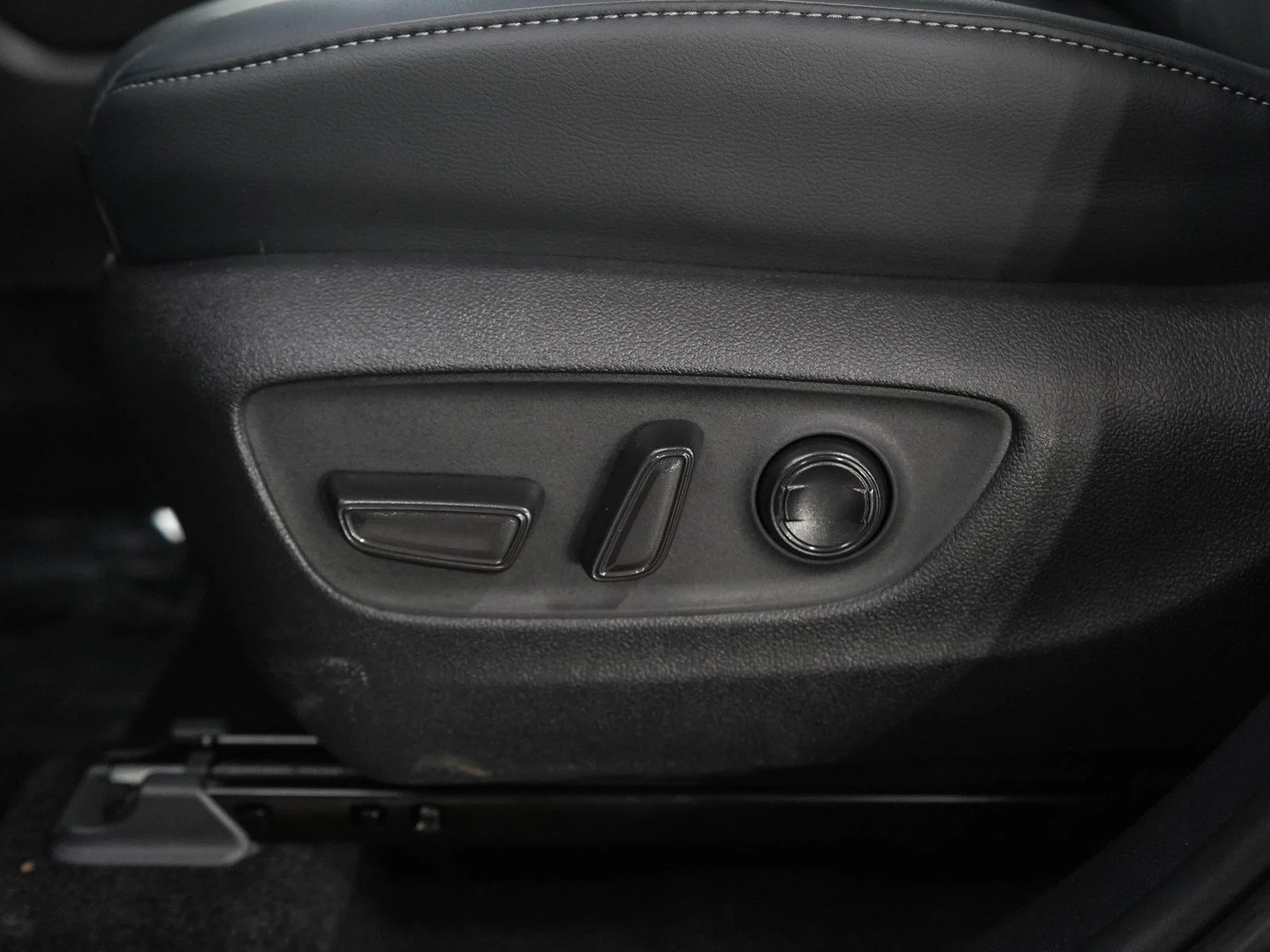 Used 2026  Toyota Hybrid Platinum image 27
