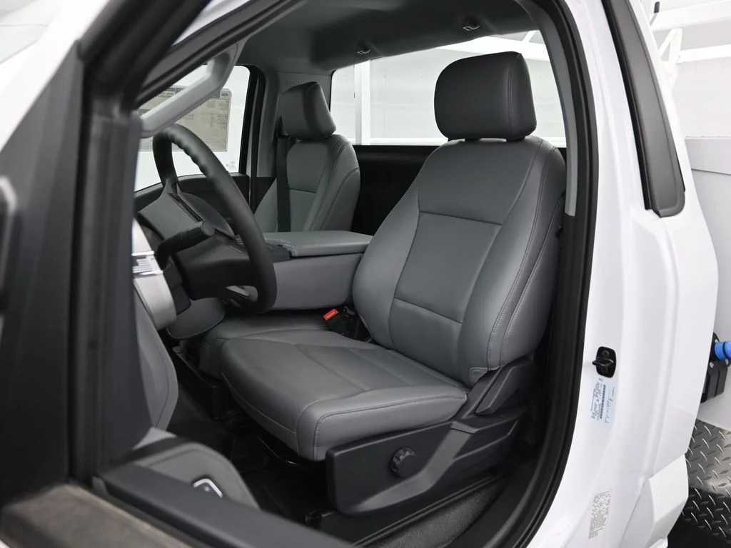 New 2025 Oxford White Ford XL image 7