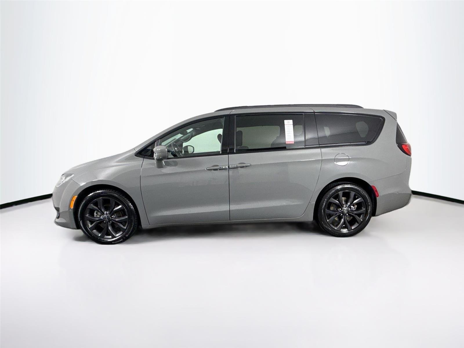 Used 2020 Ceramic Gray Clearcoat Chrysler Touring L Plus image 14