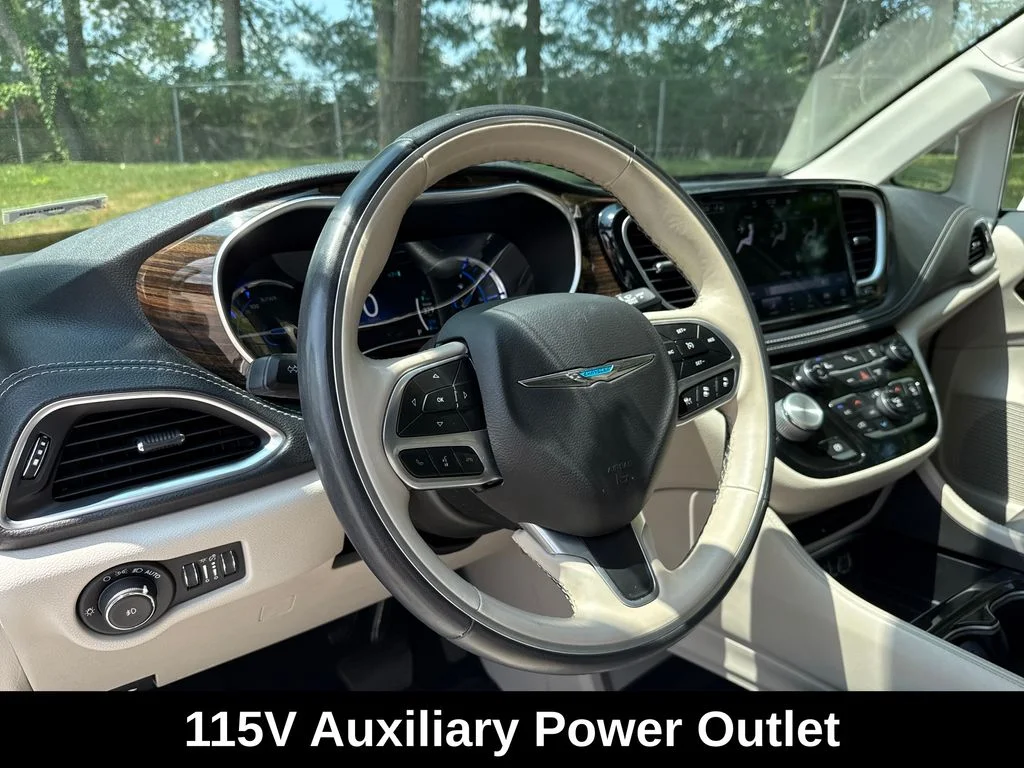 Used 2021 White Chrysler Limited image 15