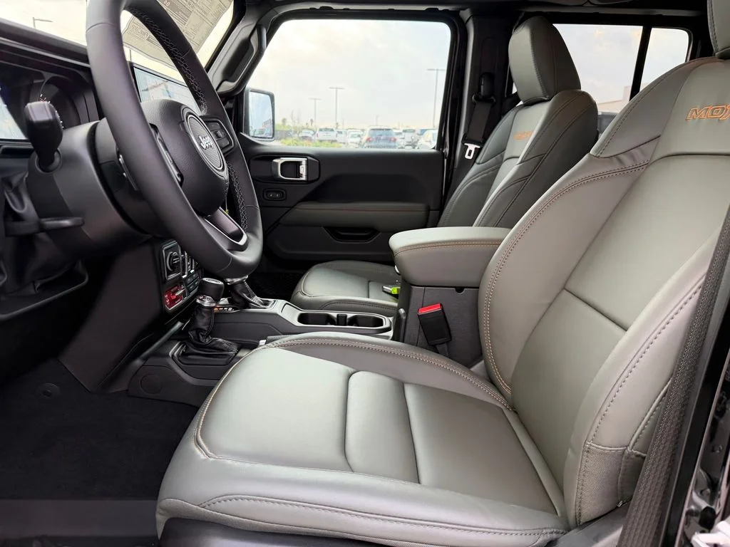 New 2026 Black Clear-Coat Exterior Paint Jeep Mojave X image 13