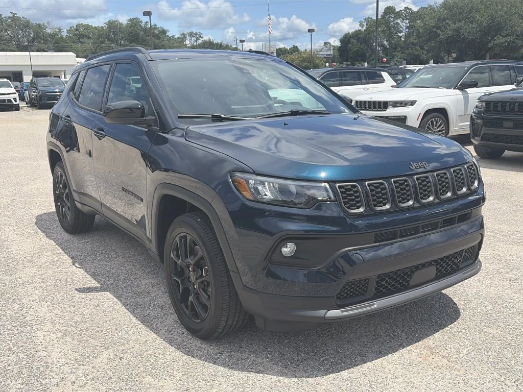 New 2026 Fathom Blue Pearl-Coat Exterior Paint Jeep Latitude image 8