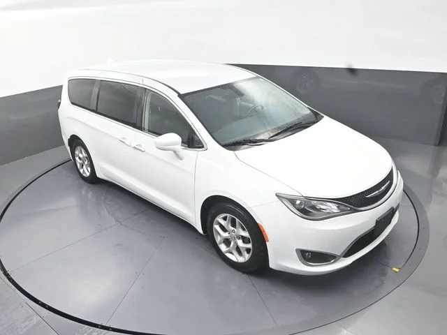 Used 2018 White Chrysler Touring Plus image 21