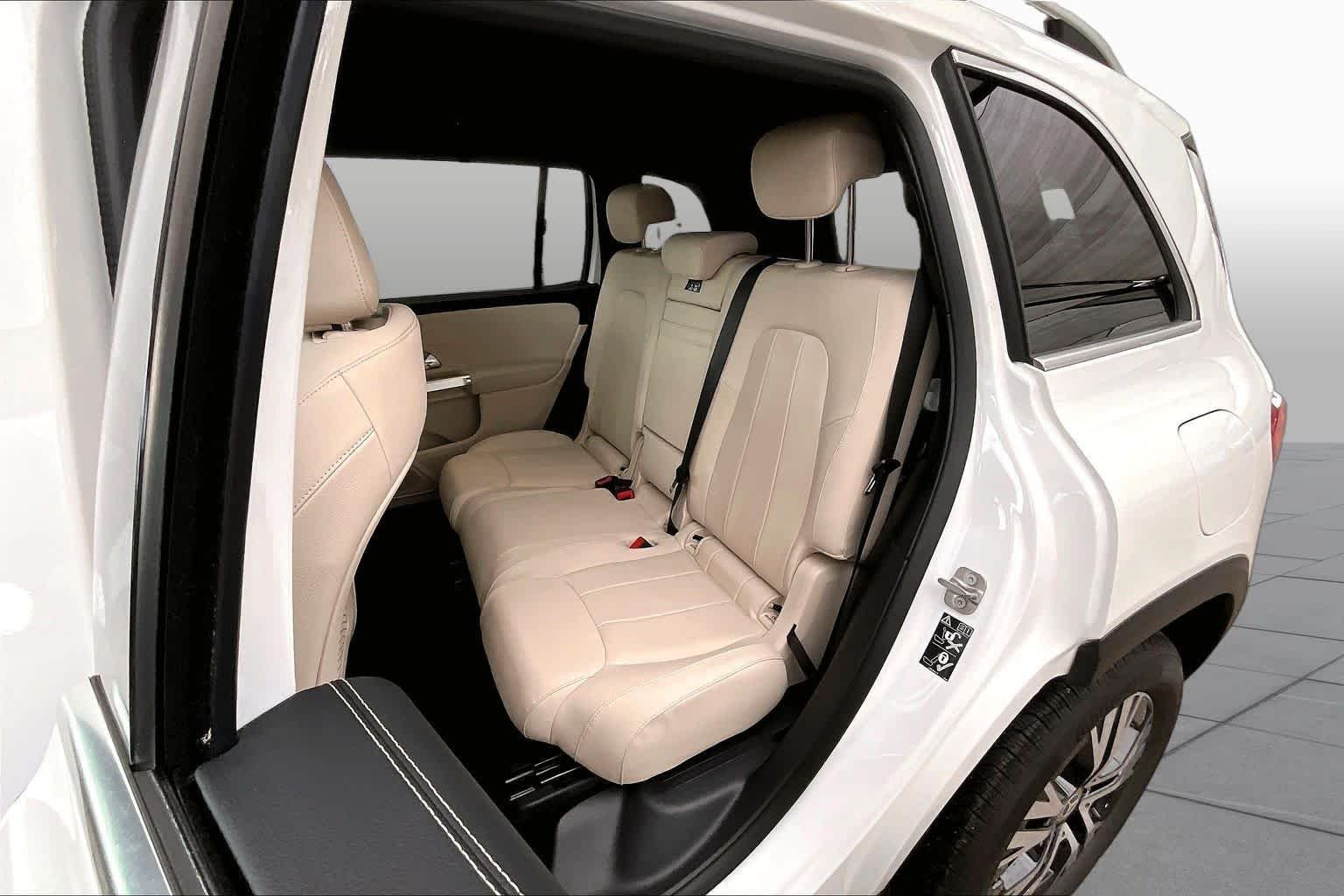 Certified Used 2025 Polar White Mercedes-Benz GLB 250 image 21