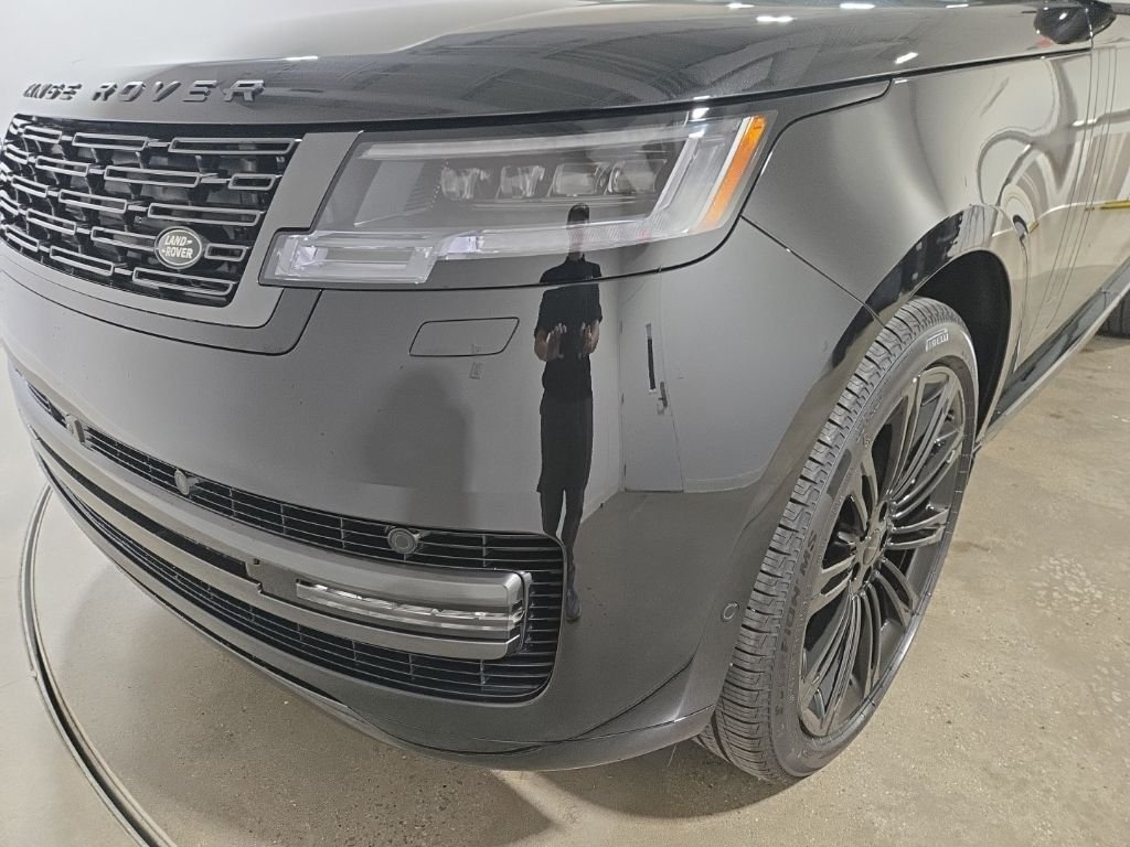 New 2026 Santorini Black Land Rover SE image 10