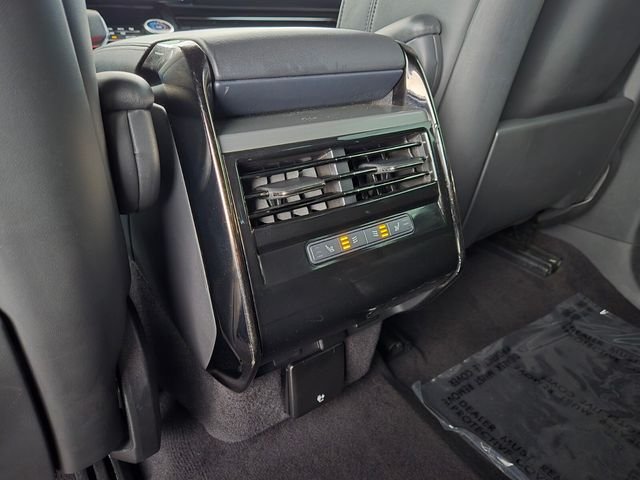 Used 2023 Gray Land Rover SE Dynamic image 12