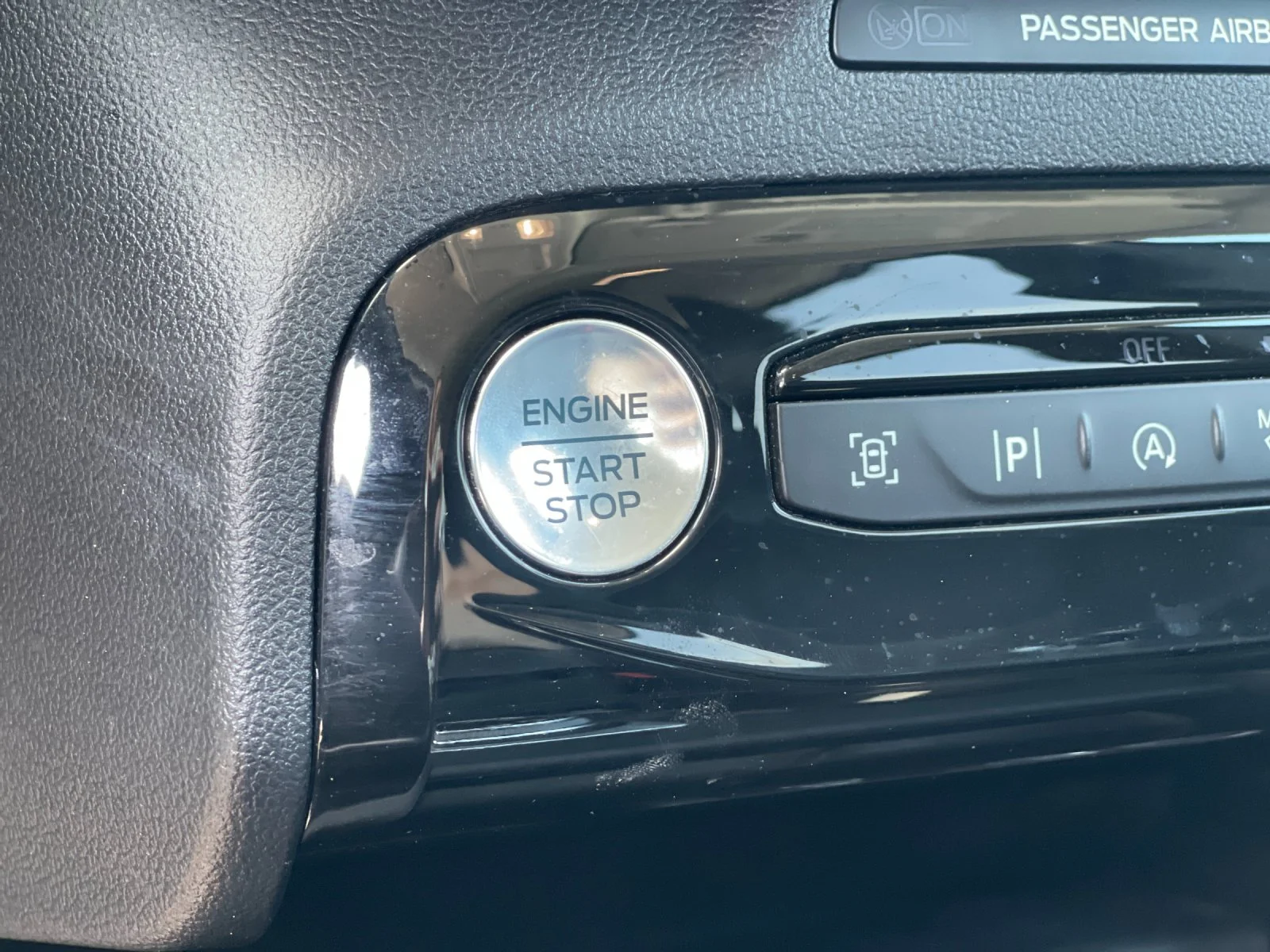 Used 2024  Ford Platinum image 25