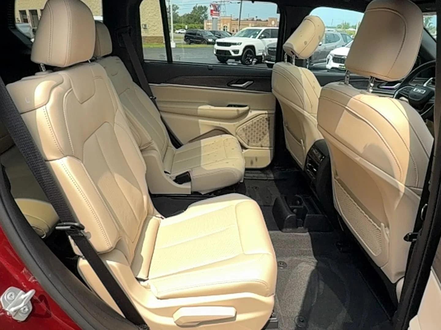 Used 2024 Velvet Red Pearlcoat Jeep Limited image 25