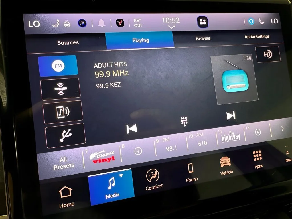 Used 2024 Silver Jeep Limited image 28