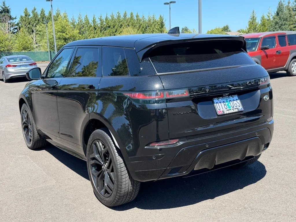 Used 2023 Santorini Black Metallic Land Rover R-Dynamic SE image 6
