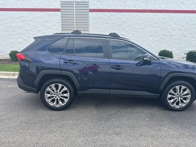 Used 2023  Toyota XLE Premium image 8