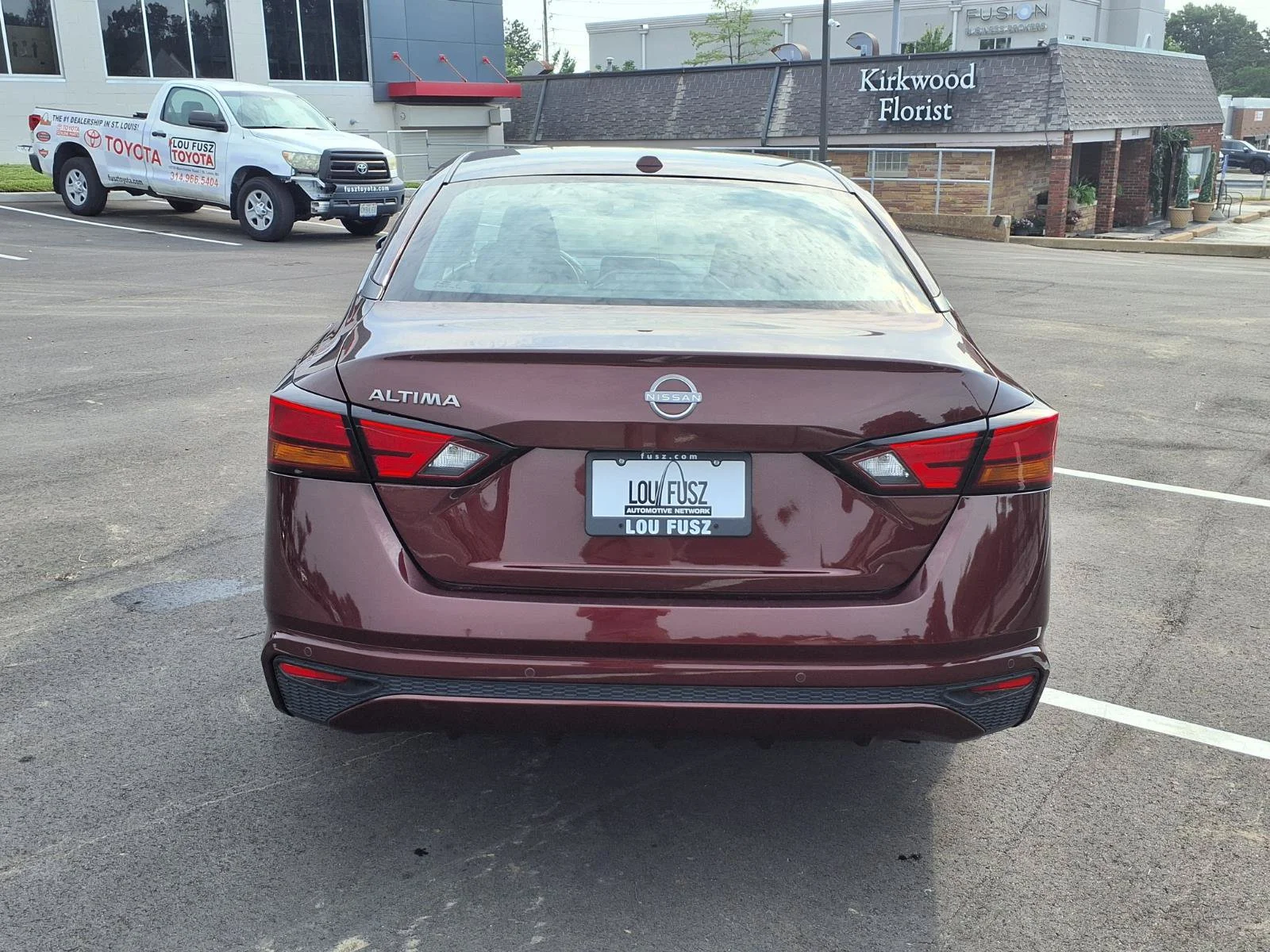Used 2025 Garnet Pearl Metallic Nissan SV image 25