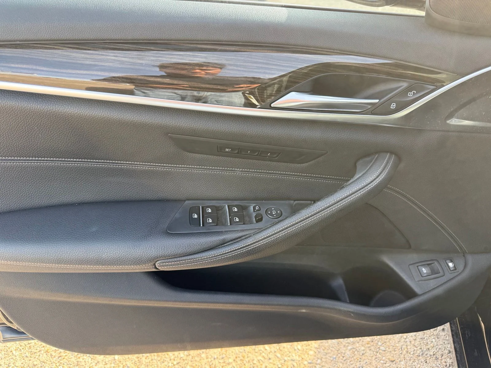 Used 2019 Black BMW 530e iPerformance image 13