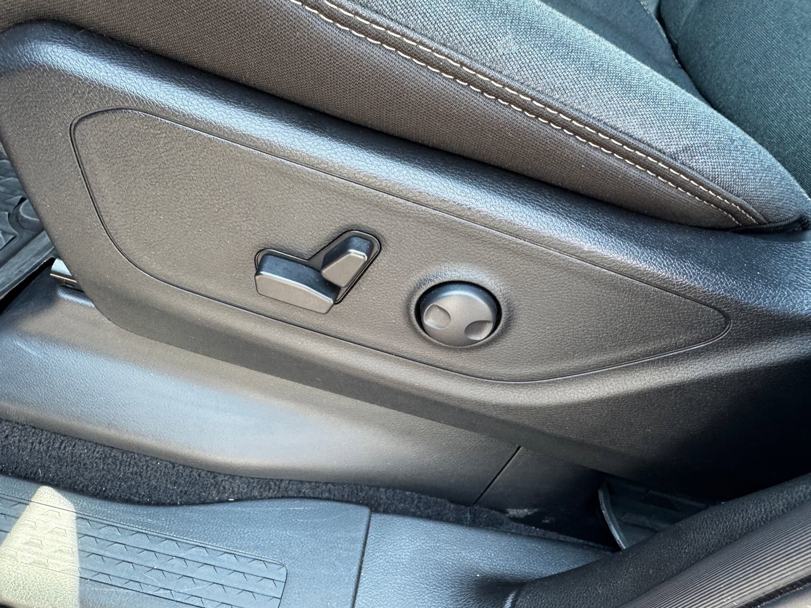 Used 2025  Ram Big Horn image 14