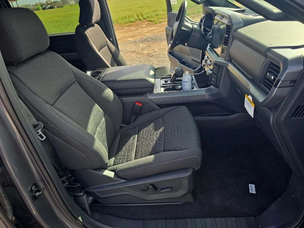 New 2026 Carbonized Gray Metallic Ford XLT image 36