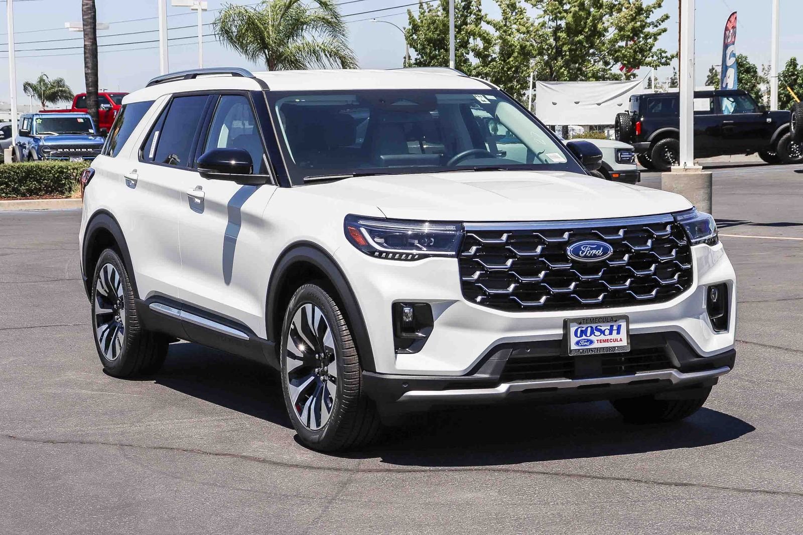 New 2026 Star White Metallic Tri-Coat Ford Platinum™ image 3