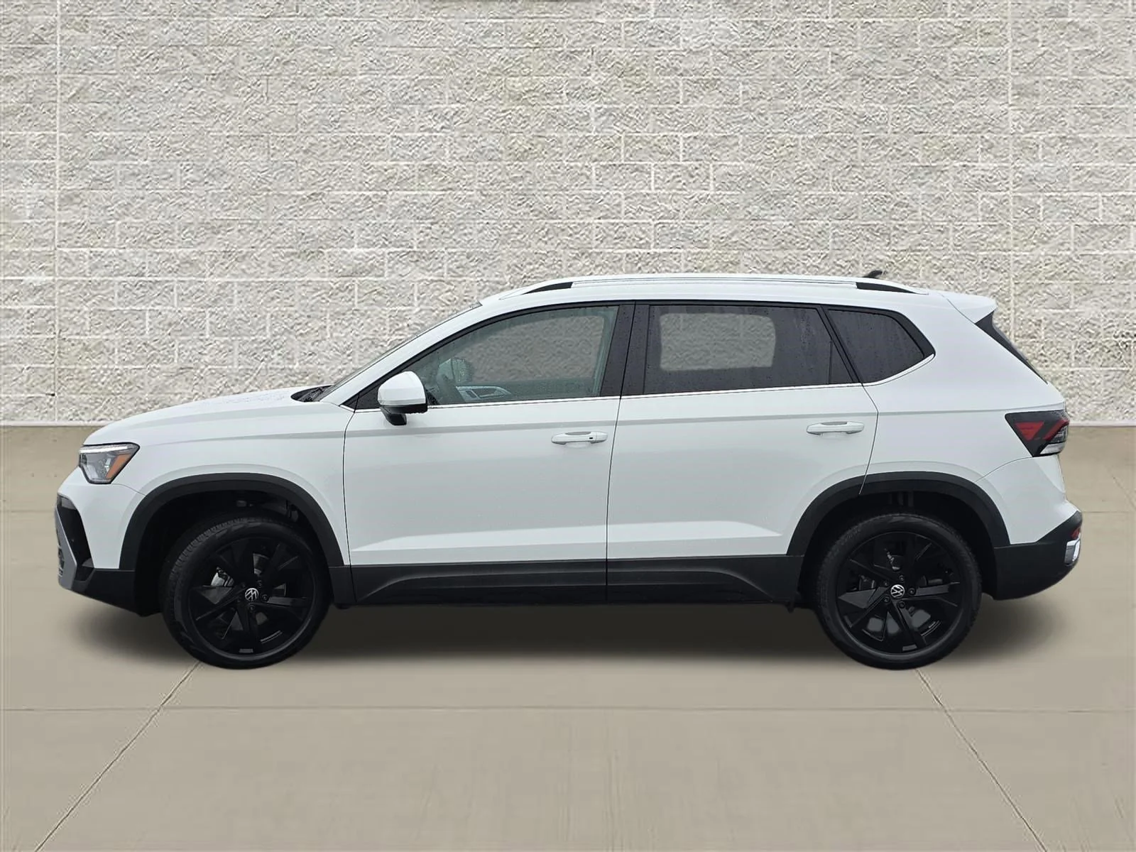 New 2026 Pure White Volkswagen SE image 4