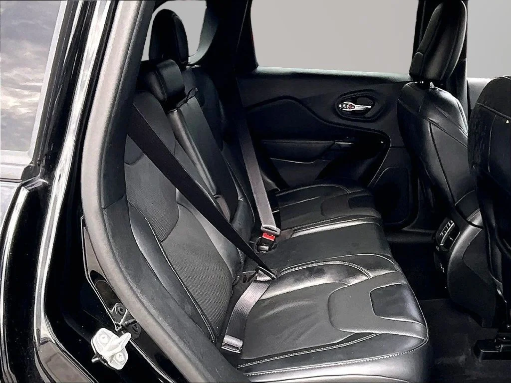 Used 2023 Black Jeep Altitude image 27