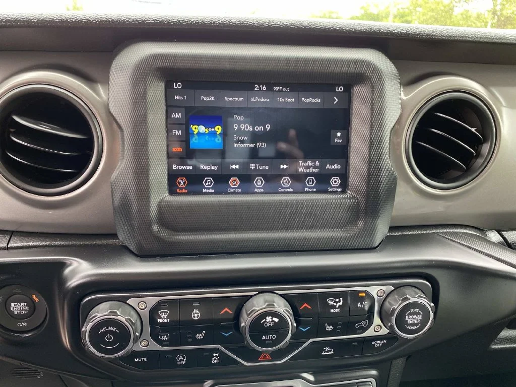 Used 2022 Red Jeep Sport S image 12